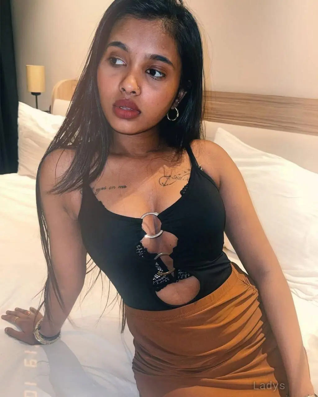 Nidhi, 25 years old Kochi escort girl with big tits, height  sm, Weight  kg