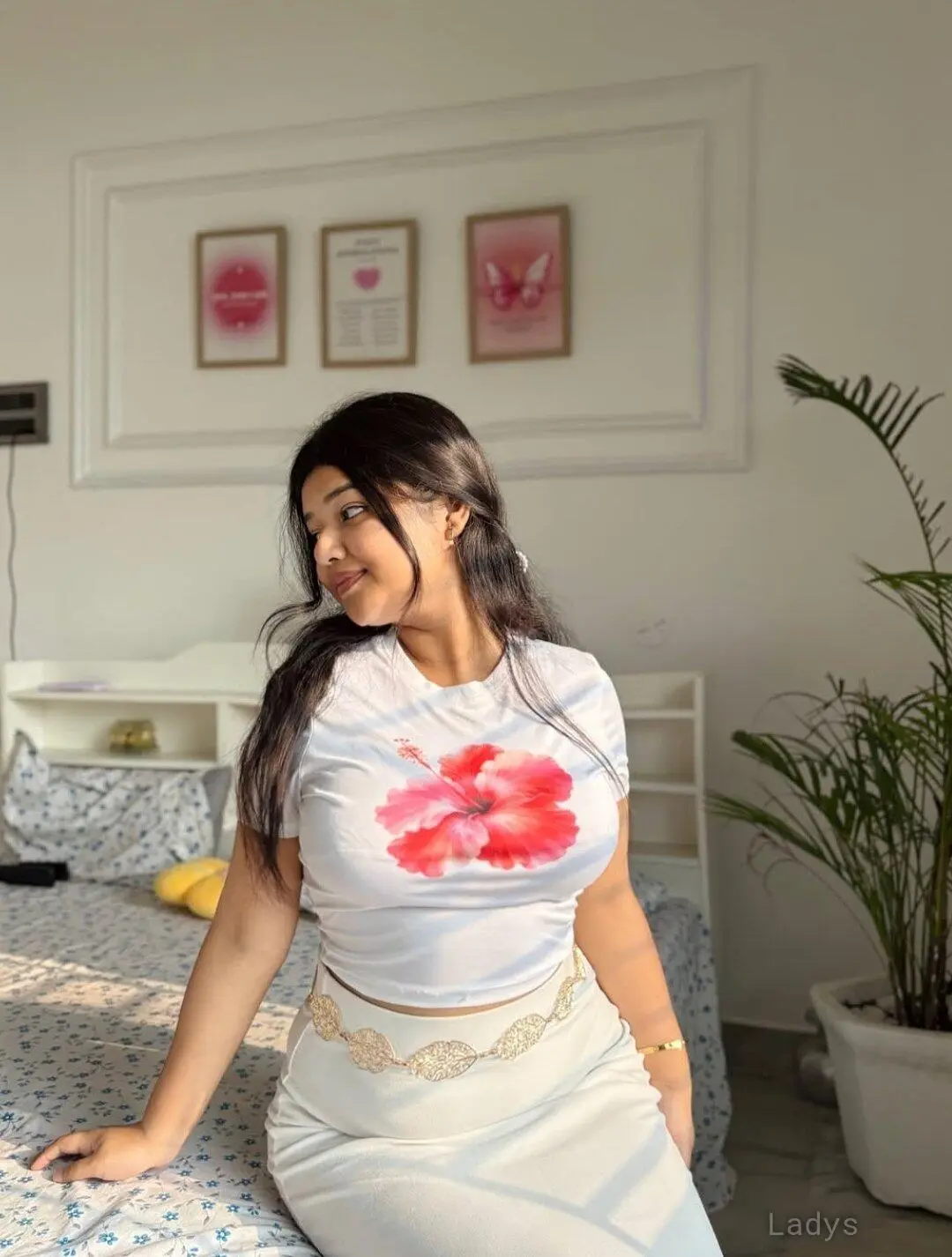 Nisha, 21 years old Kochi escort girl with big tits, height 160 sm, Weight kg