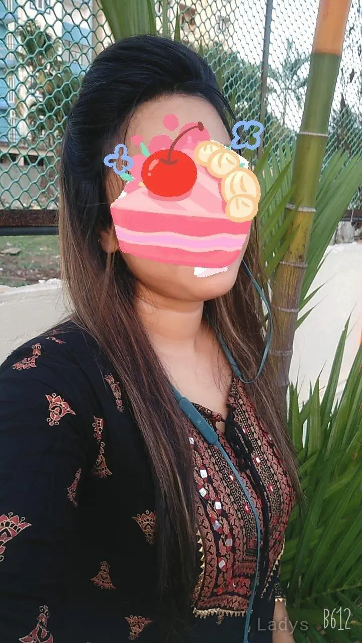 Shila, 25 years old Kochi escort girl with big tits, height 165 sm, Weight kg