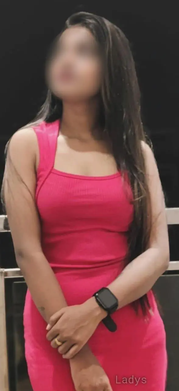 Simran, 22 years old Kochi escort girl with big tits, height 160 sm, Weight kg