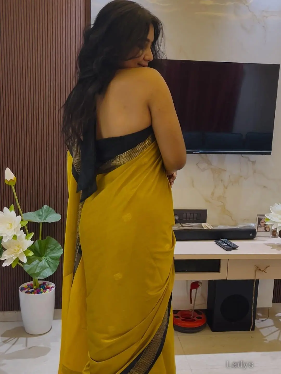 Tanu, 23 years old Kochi escort girl with big tits, height 154 sm, Weight  kg