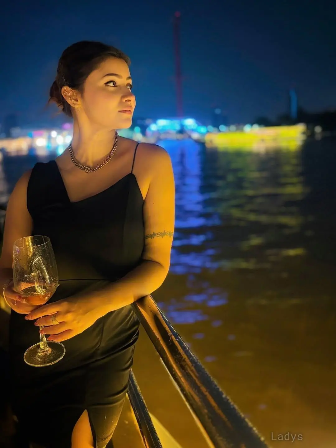 Trisha, 22 years old Kochi escort girl with big tits, height 152 sm, Weight kg