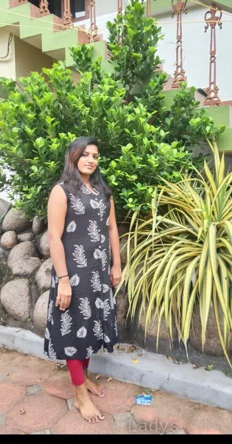 Aishwarya, 28 years beautiful nude Kochi escorts girl, height 170 sm, Weight  kg