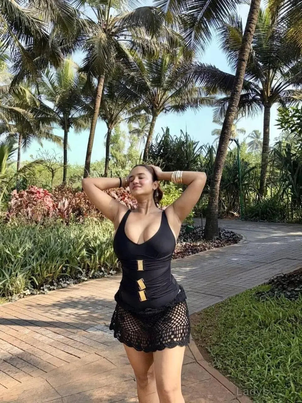 Anushka, 22 years beautiful nude Kochi escorts girl, height 154 sm, Weight  kg
