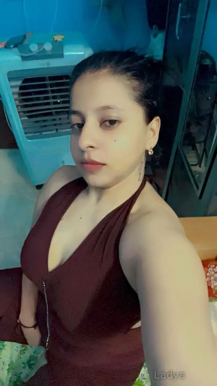 Divya, 22 years beautiful nude Kochi escorts girl, height 160 sm, Weight  kg
