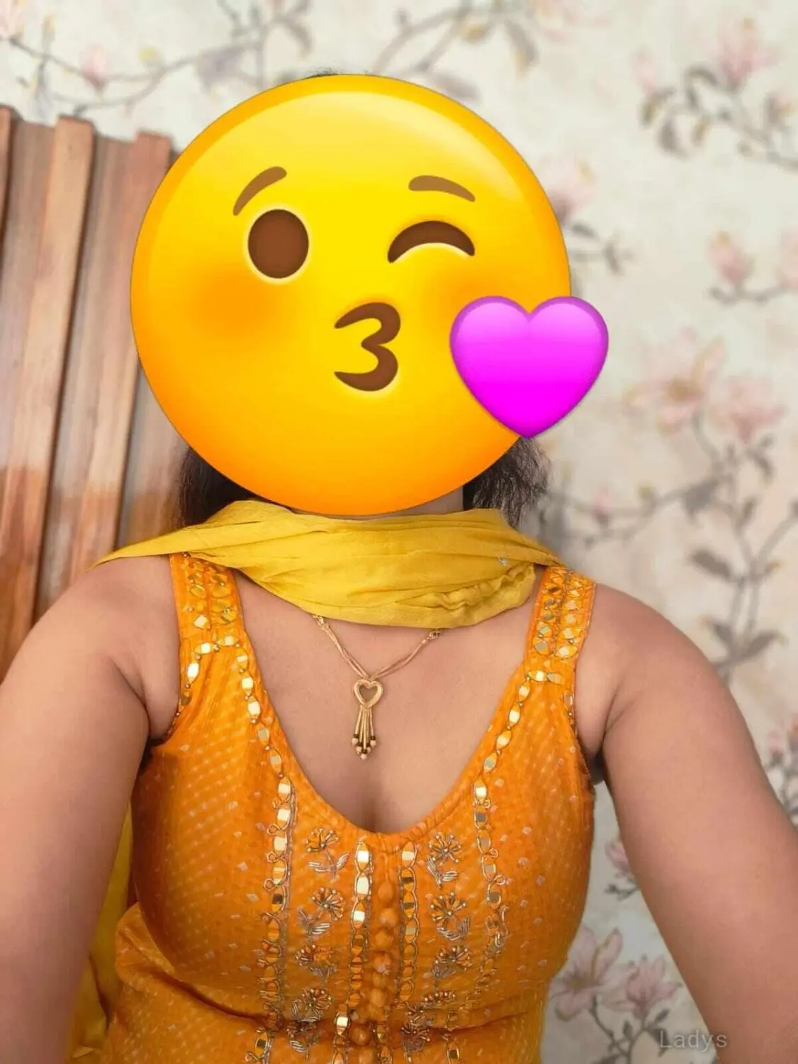 Gigi, 22 years beautiful nude Kochi escorts girl, height 153 sm, Weight kg