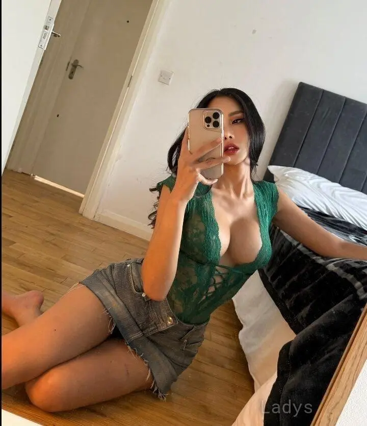 Kayra, 21 years beautiful nude Kochi escorts girl, height 160 sm, Weight  kg