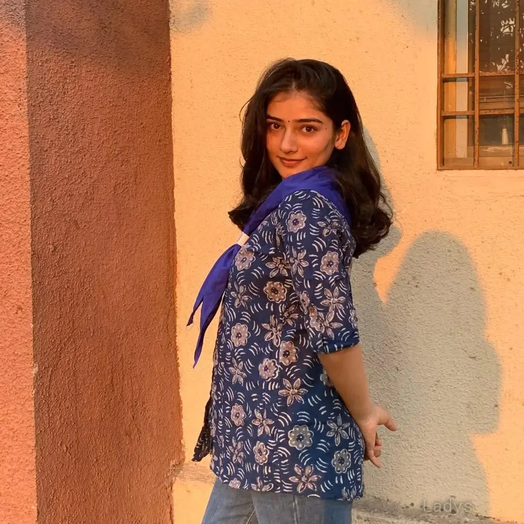 Mallu, 22 years beautiful nude Kochi escorts girl, height 165 sm, Weight kg
