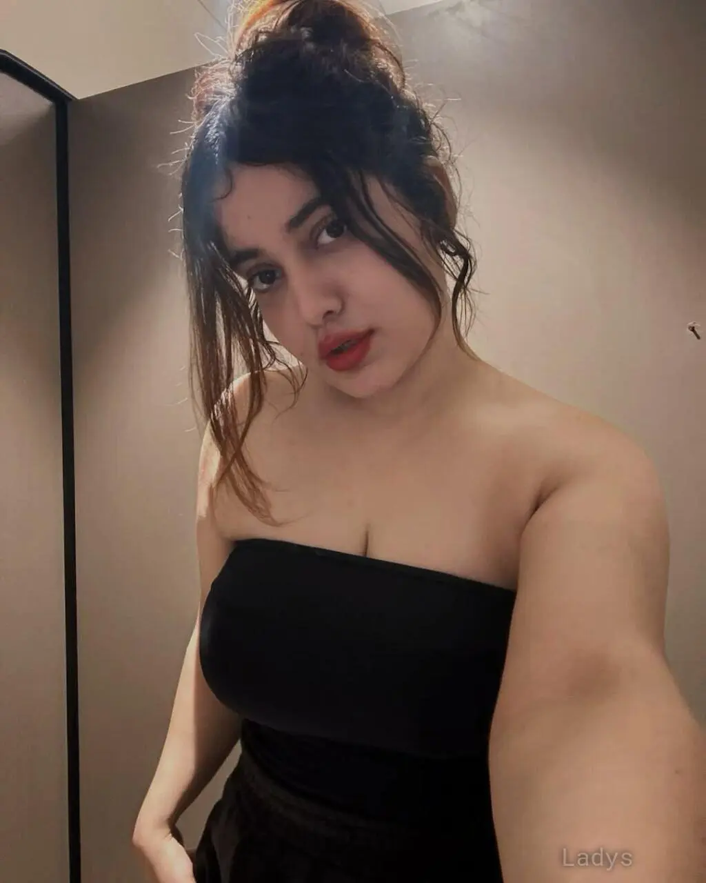 Maya K,  years beautiful nude Kochi escorts girl, height  sm, Weight  kg