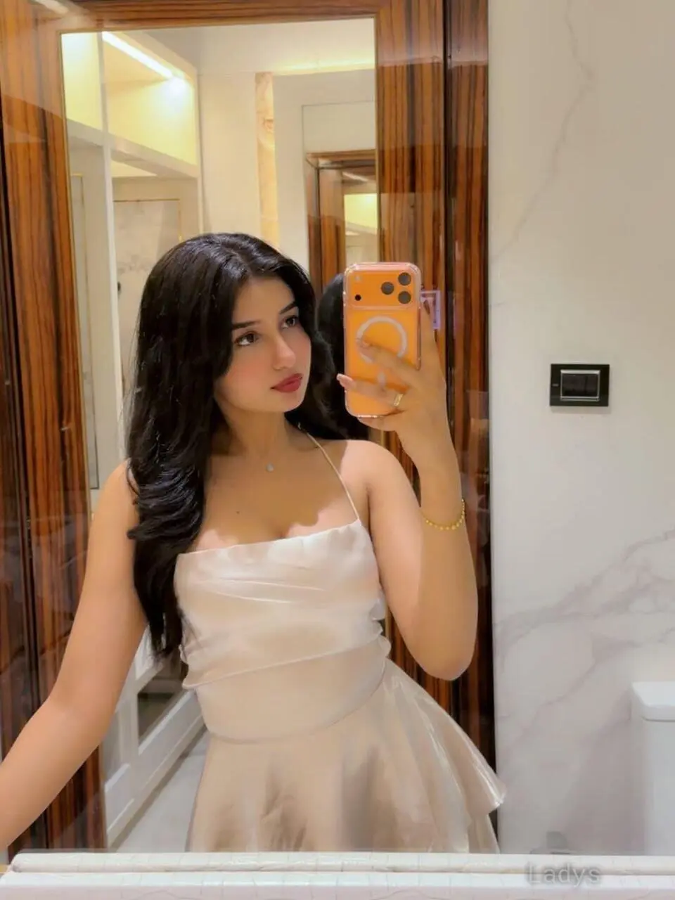 Pooja, 22 years beautiful nude Kochi escorts girl, height 153 sm, Weight  kg