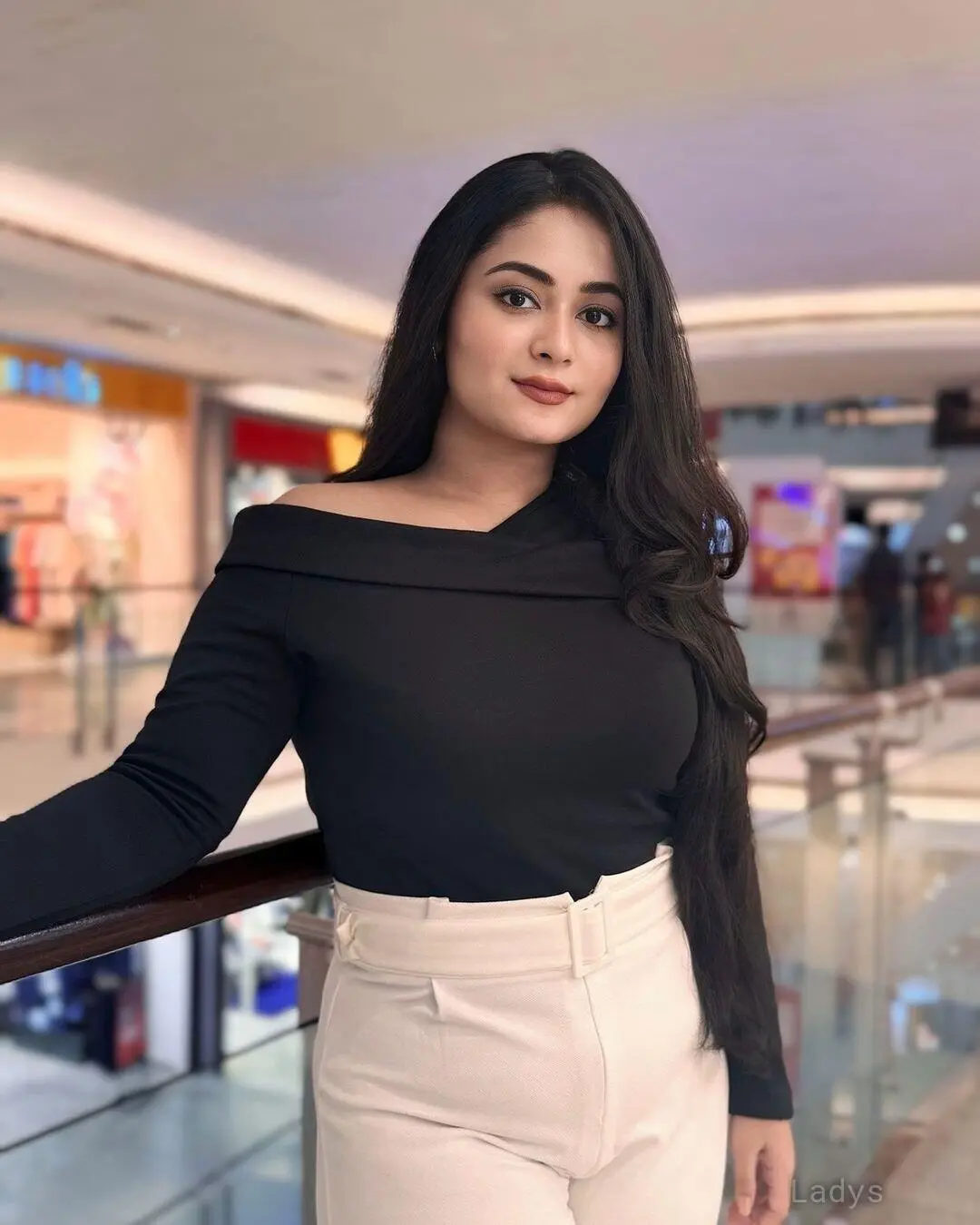 Prachi, 22 years beautiful nude Kochi escorts girl, height 183 sm, Weight  kg