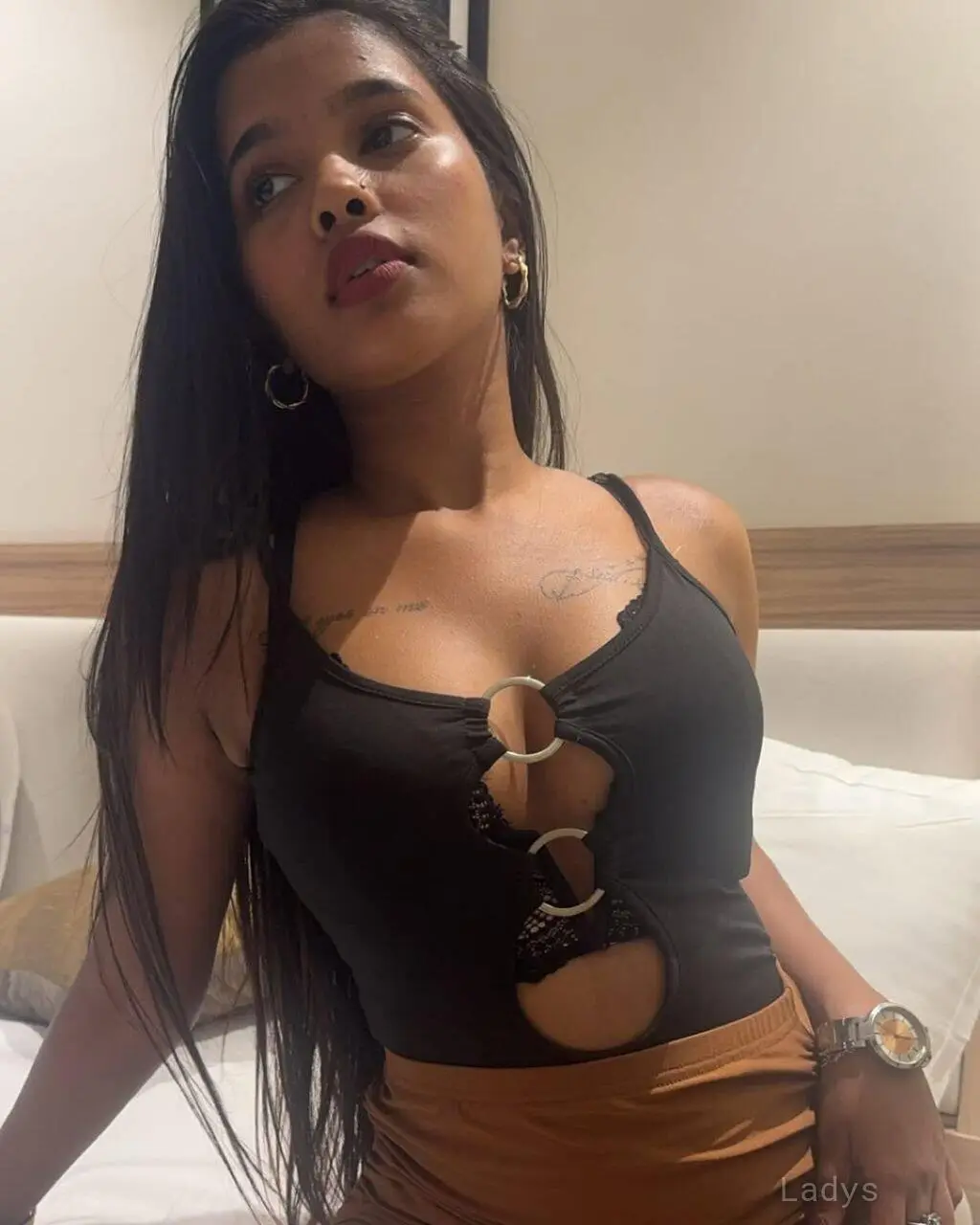 Priya, 23 years beautiful nude Kochi escorts girl, height 154 sm, Weight kg