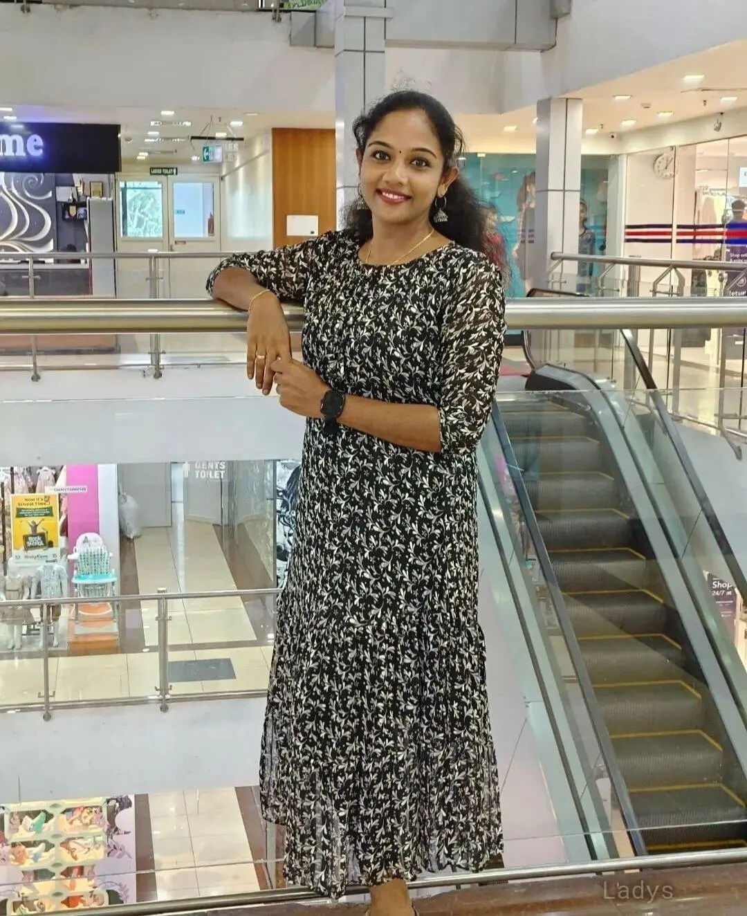 Ragini, 23 years beautiful nude Kochi escorts girl, height 154 sm, Weight kg