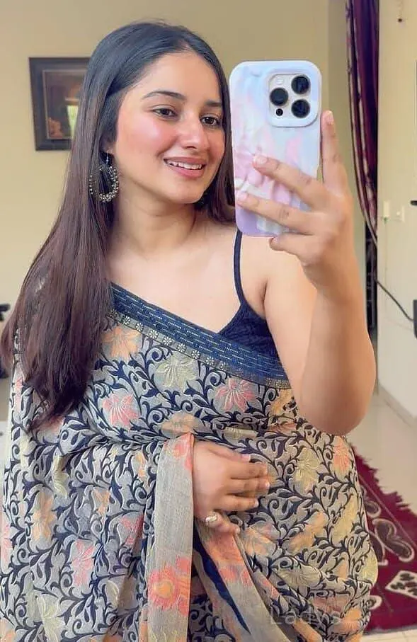 Roshni, 21 years beautiful nude Kochi escorts girl, height 154 sm, Weight  kg