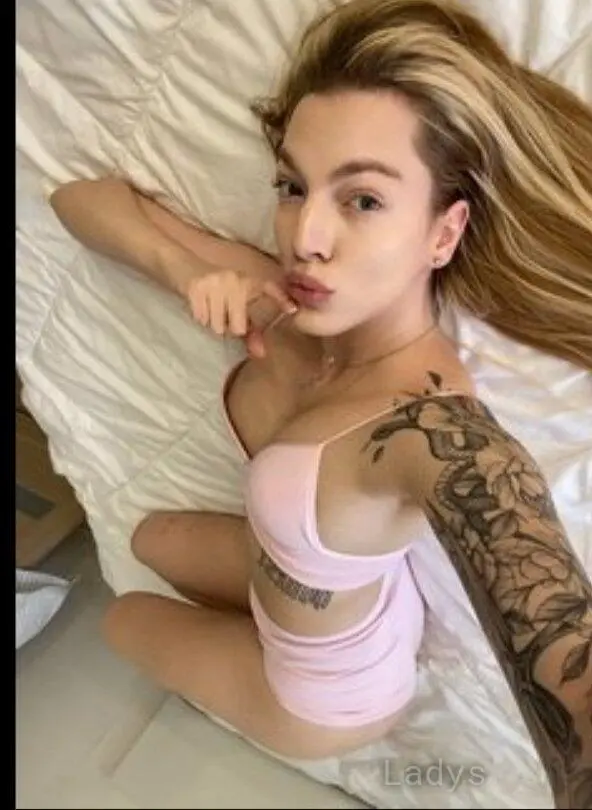 Mona, 23 years old Koh Phangan escort girl with big tits, height 160 sm, Weight kg