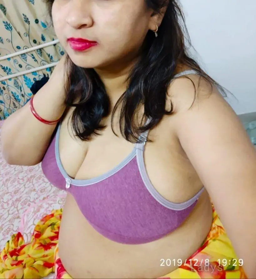 Kavya, 34 years old Kolhapur escort girl with big tits, height 170 sm, Weight kg