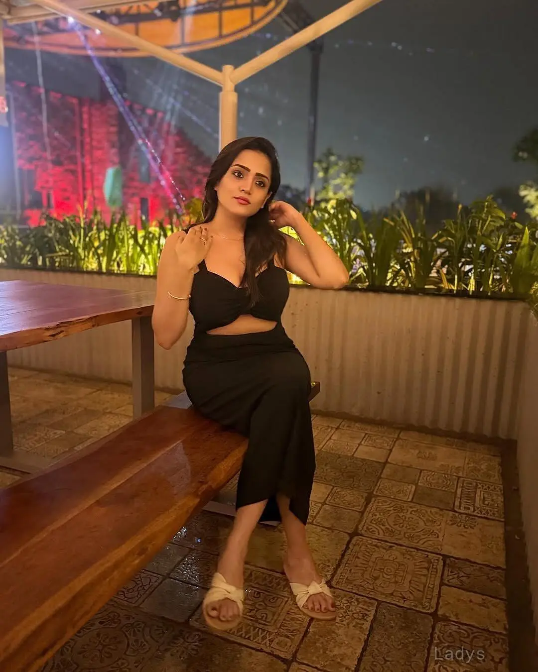 Alice, 22 years old Kolkata escort girl with big tits, height 154 sm, Weight kg