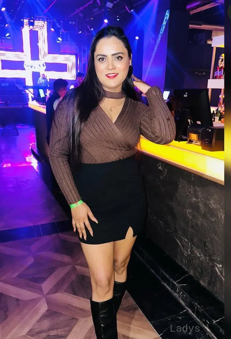 Gaytri, 21 years old Kolkata escort girl with big tits, height 156 sm, Weight kg