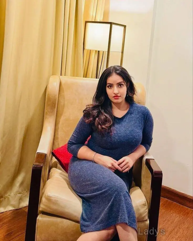 Guste, 22 years old Kolkata escort girl with big tits, height 159 sm, Weight kg