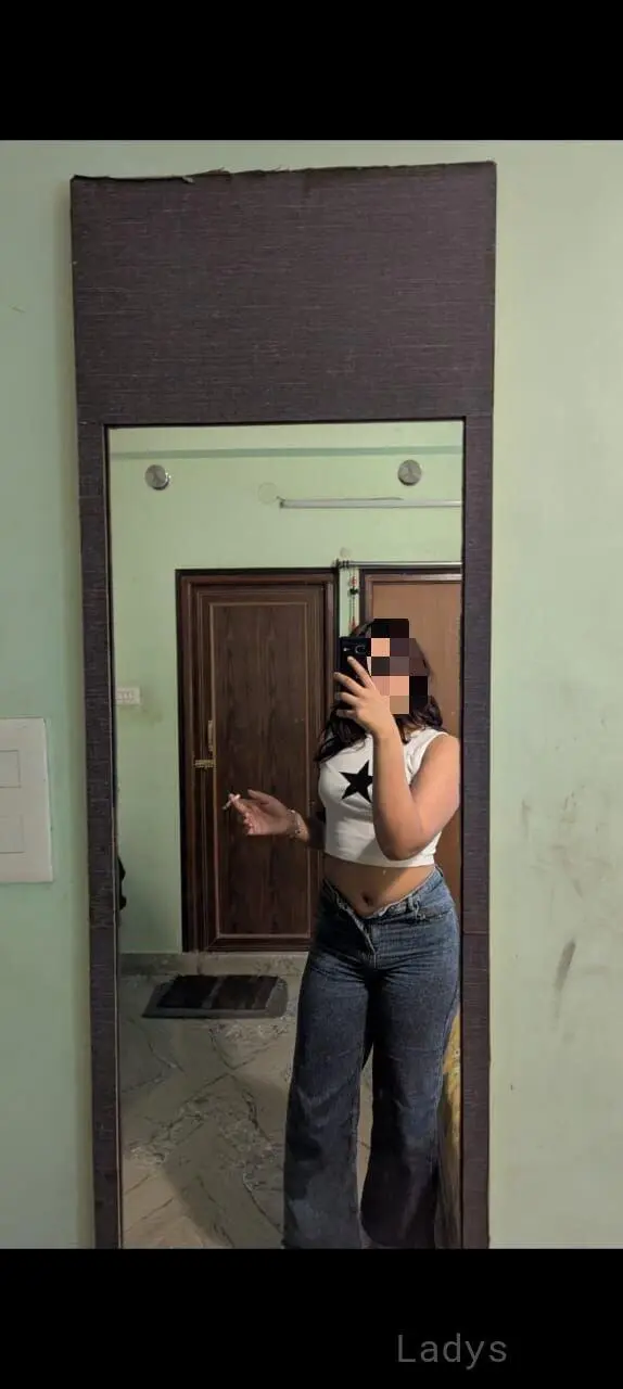 Jiya, 19 years old Kolkata escort girl with big tits, height 167 sm, Weight kg