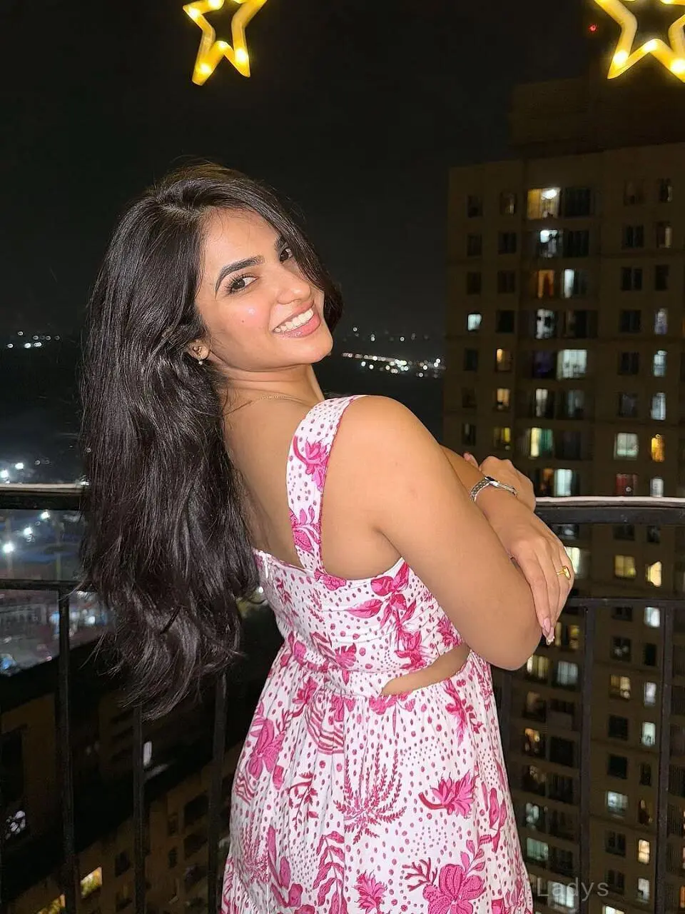 Kavya, 21 years old Kolkata escort girl with big tits, height 151 sm, Weight kg