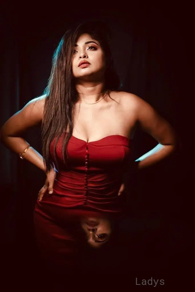 Kushi, 25 years old Kolkata escort girl with big tits, height 153 sm, Weight  kg