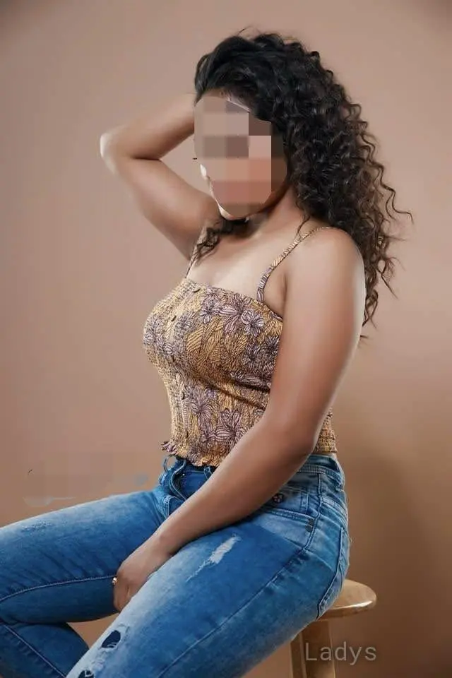 Mahi, 22 years old Kolkata escort girl with big tits, height 154 sm, Weight kg