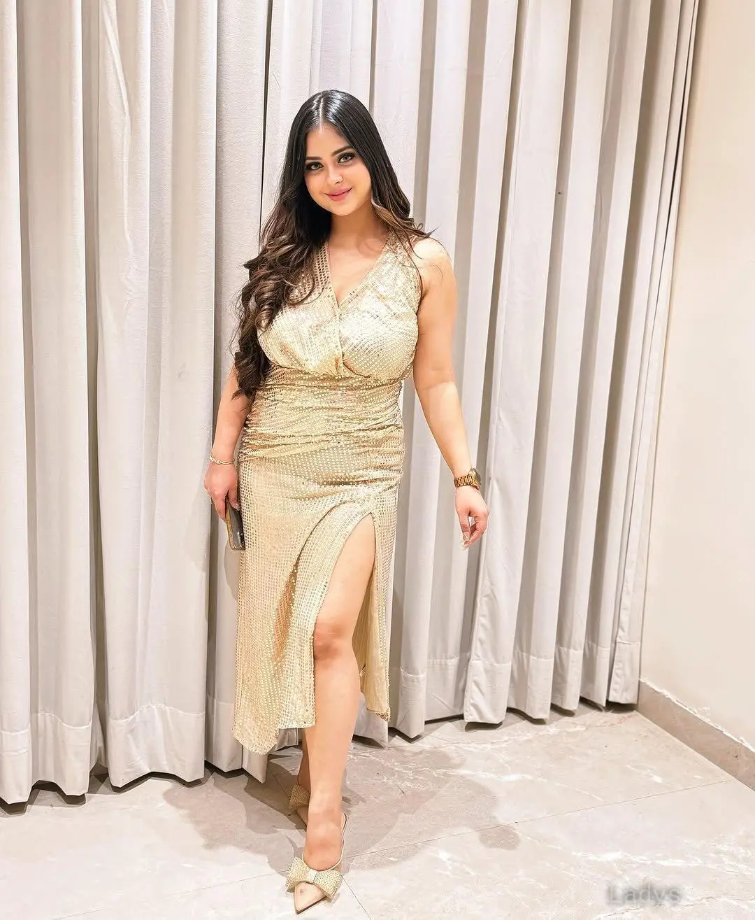 Nancy, 23 years old Kolkata escort girl with big tits, height 153 sm, Weight  kg