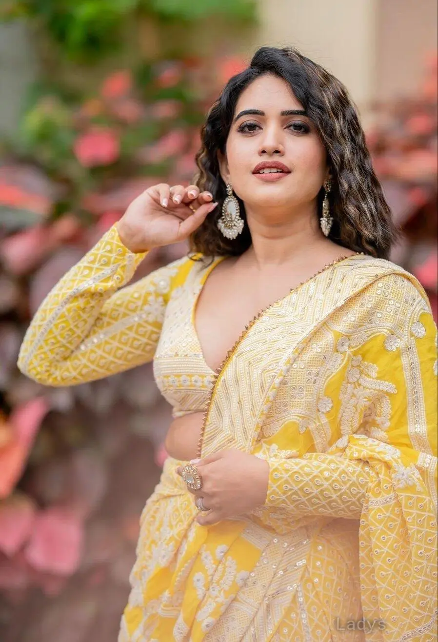 Priya, 25 years old Kolkata escort girl with big tits, height 165 sm, Weight kg