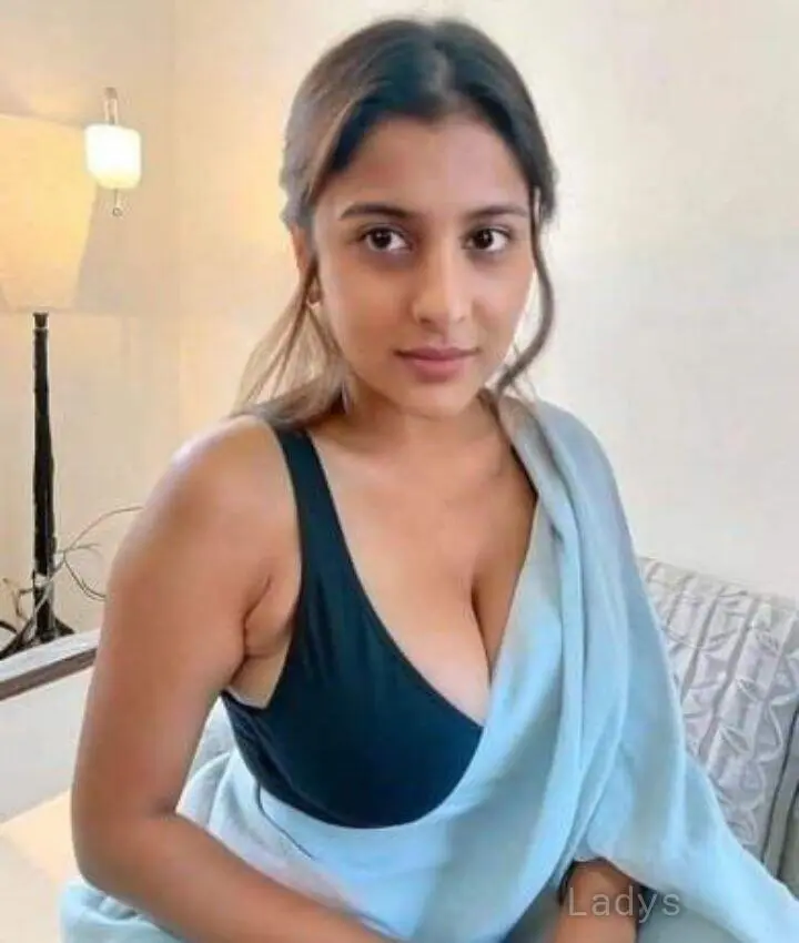 Riya, 21 years old Kolkata escort girl with big tits, height 160 sm, Weight  kg