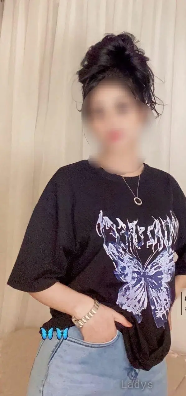 Shreya, 25 years old Kolkata escort girl with big tits, height 155 sm, Weight kg