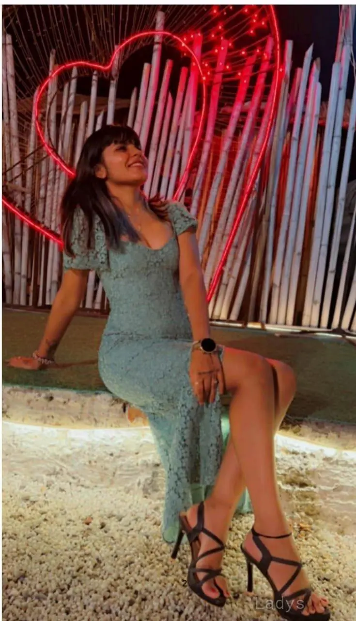 Tanishka, 22 years old Kolkata escort girl with big tits, height 169 sm, Weight kg