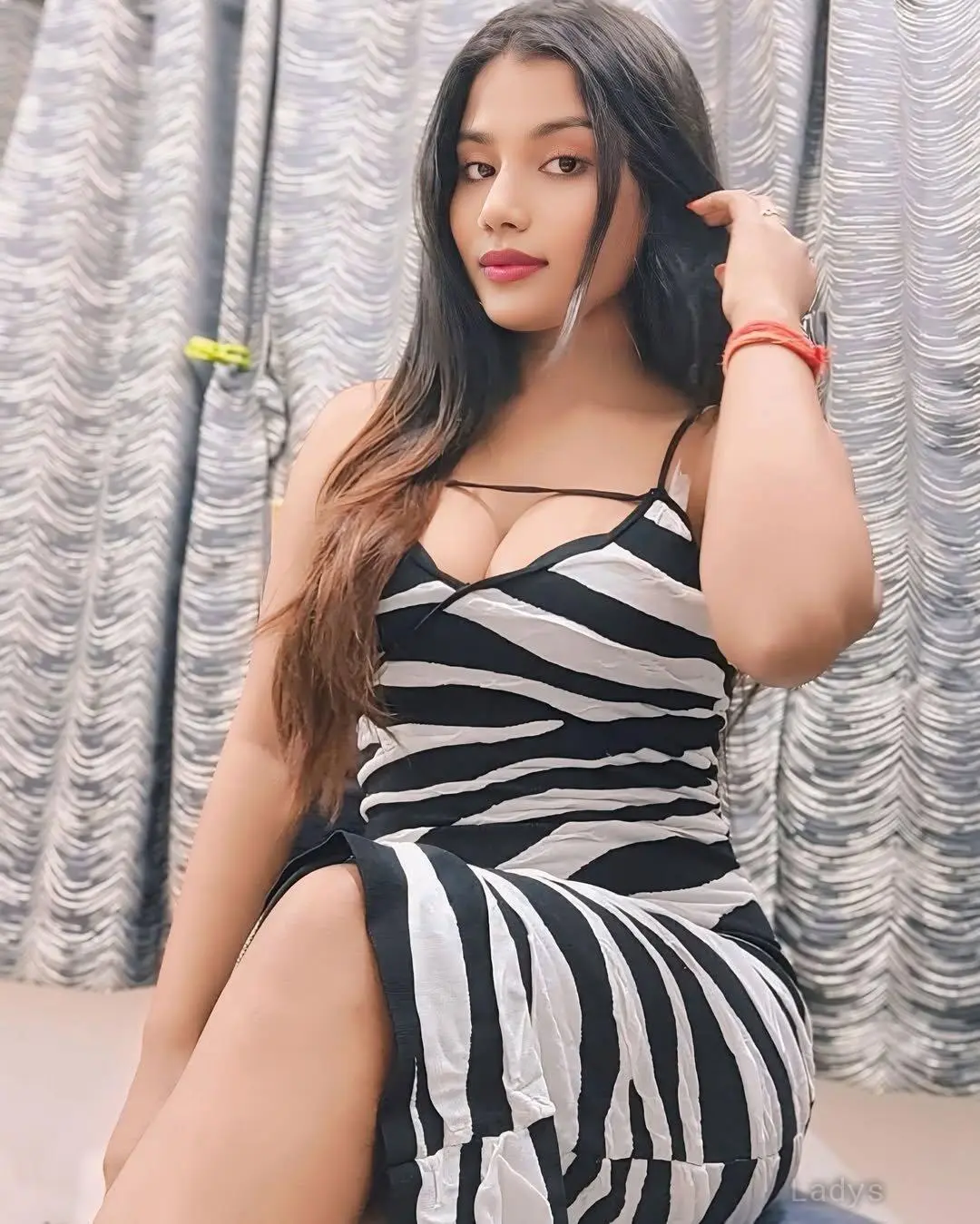Divyanshi, 22 years beautiful nude Kolkata escorts girl, height 154 sm, Weight  kg