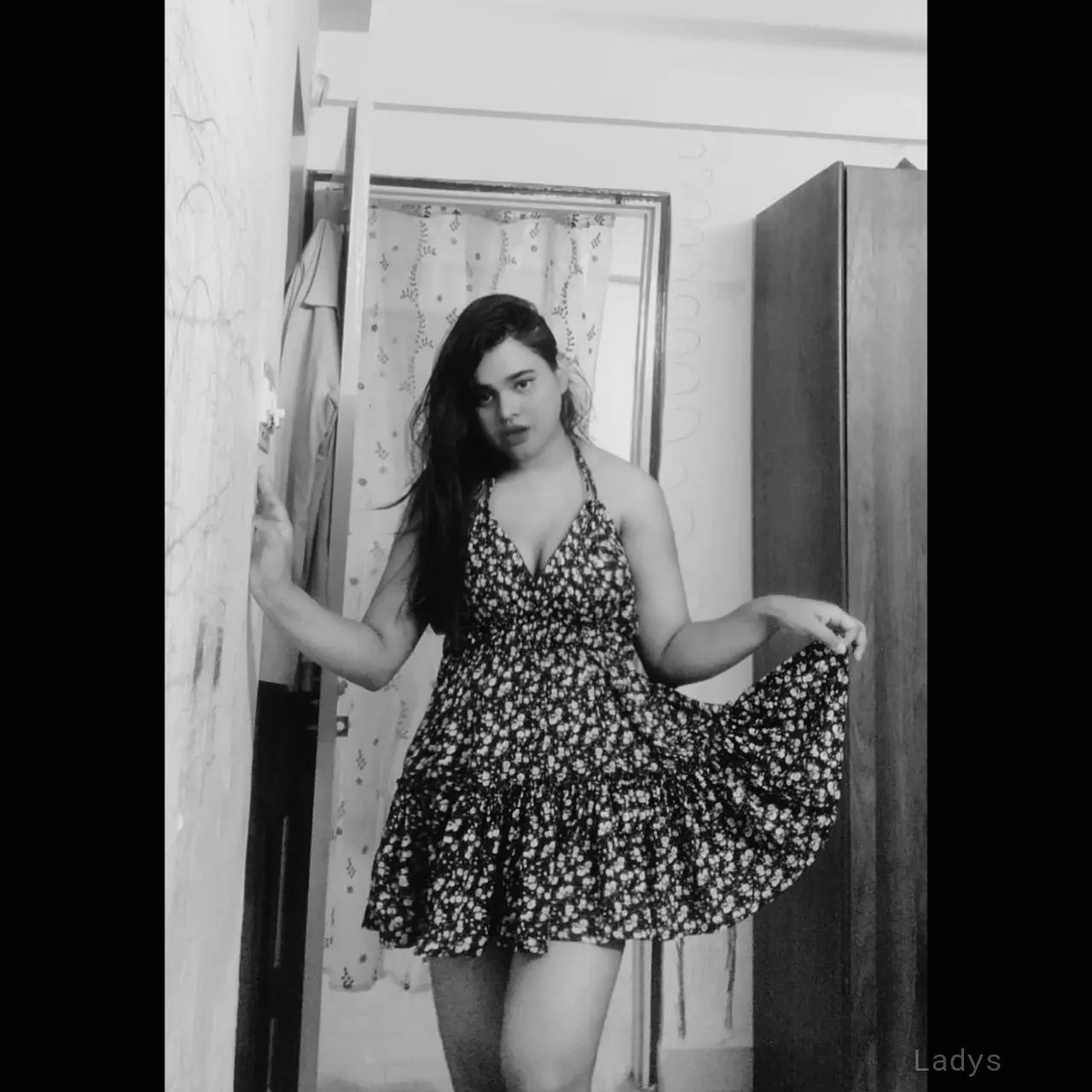 Naina, 24 years beautiful nude Kolkata escorts girl, height 154 sm, Weight  kg