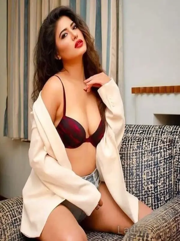 Rohini Roy, 23 years beautiful nude Kolkata escorts girl, height 154 sm, Weight kg