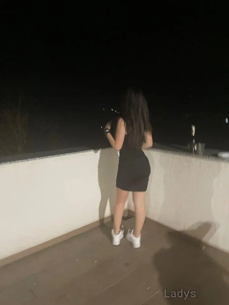 Rosy, 21 years beautiful nude Kolkata escorts girl, height 152 sm, Weight  kg