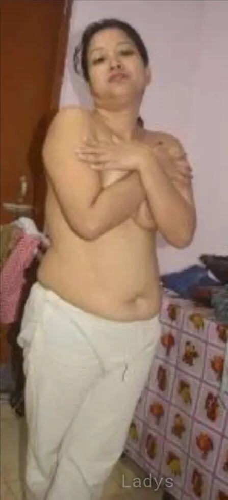 Simran, 24 years beautiful nude Kolkata escorts girl, height 154 sm, Weight kg
