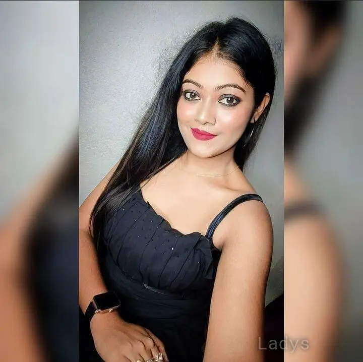 Supriya, 18 years beautiful nude Kolkata escorts girl, height 154 sm, Weight  kg