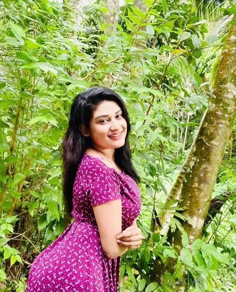 Diviya, 26 years beautiful nude Kozhikode escorts girl, height 165 sm, Weight kg