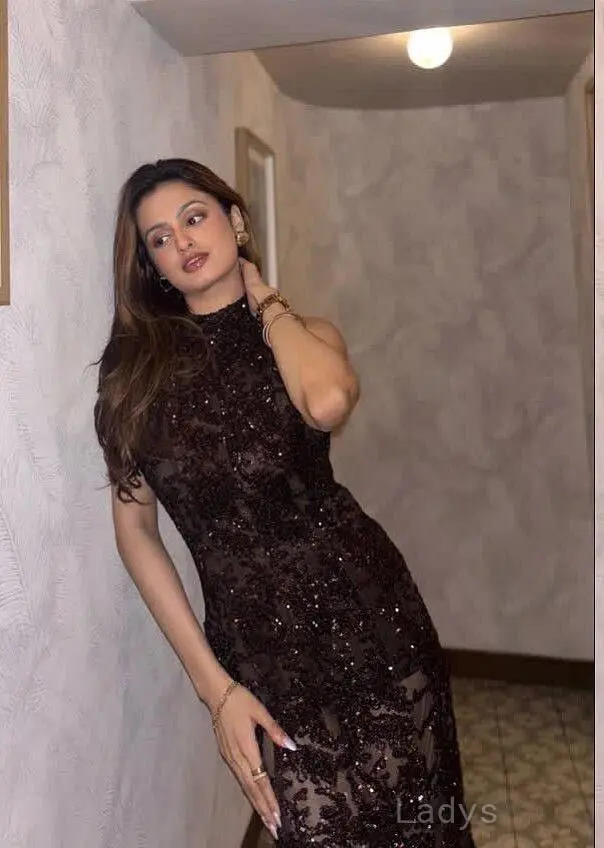 Roshni, 26 years beautiful nude Kozhikode escorts girl, height 153 sm, Weight kg