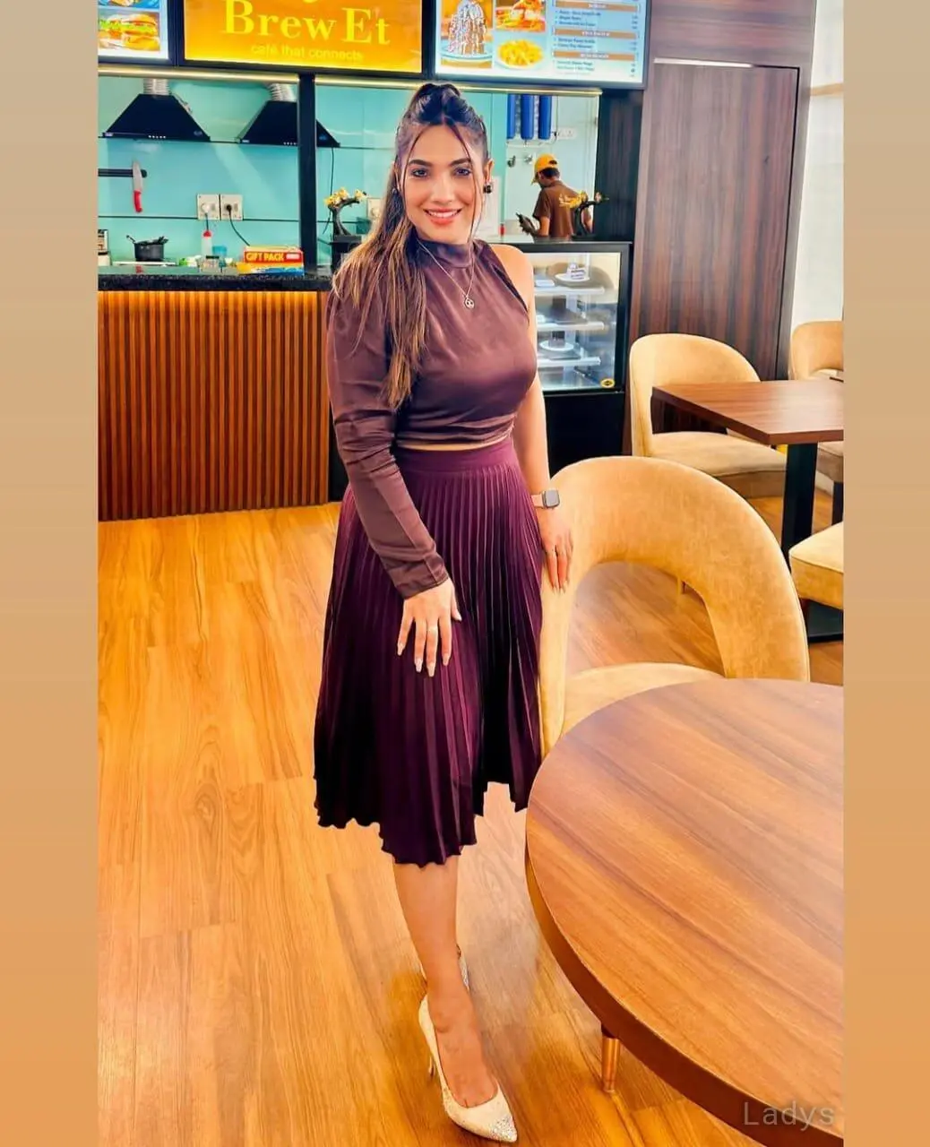Suchitra, 22 years beautiful nude Krabi escorts girl, height 160 sm, Weight  kg