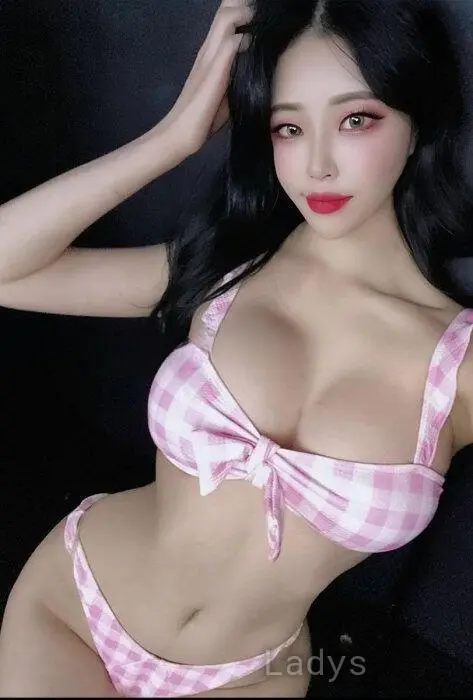 Sandra, 25 years old Kuala Lumpur escort girl with big tits, height 170 sm, Weight 52 kg