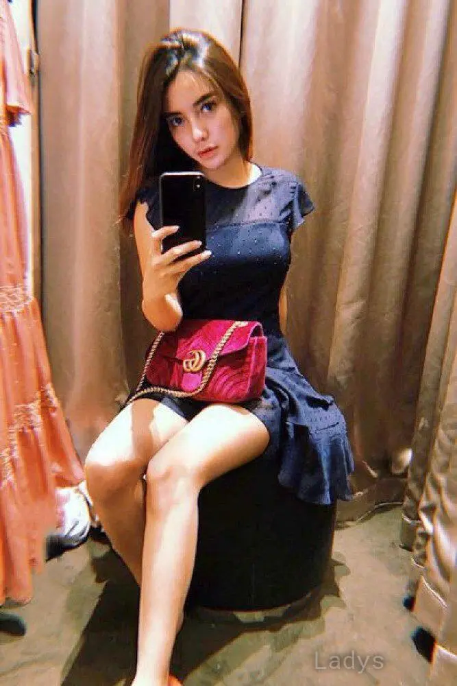 Adni, 24 years beautiful nude Kuala Lumpur escorts girl, height 167 sm, Weight 52 kg