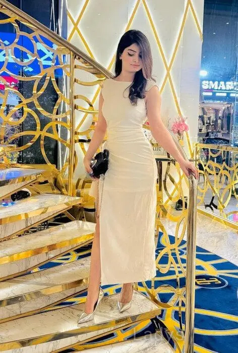 Alrika, 23 years beautiful nude Kuala Lumpur escorts girl, height 168 sm, Weight 51 kg