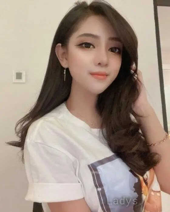 AYSHA, 22 years beautiful nude Kuala Lumpur escorts girl, height 172 sm, Weight 50 kg