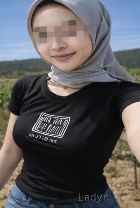 Damia, 22 years beautiful nude Kuala Lumpur escorts girl, height 157 sm, Weight 51 kg