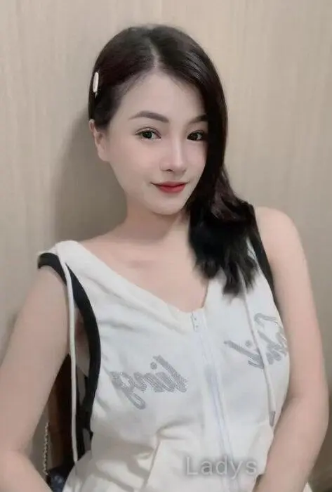 Dolla, 22 years beautiful nude Kuala Lumpur escorts girl, height 158 sm, Weight 58 kg