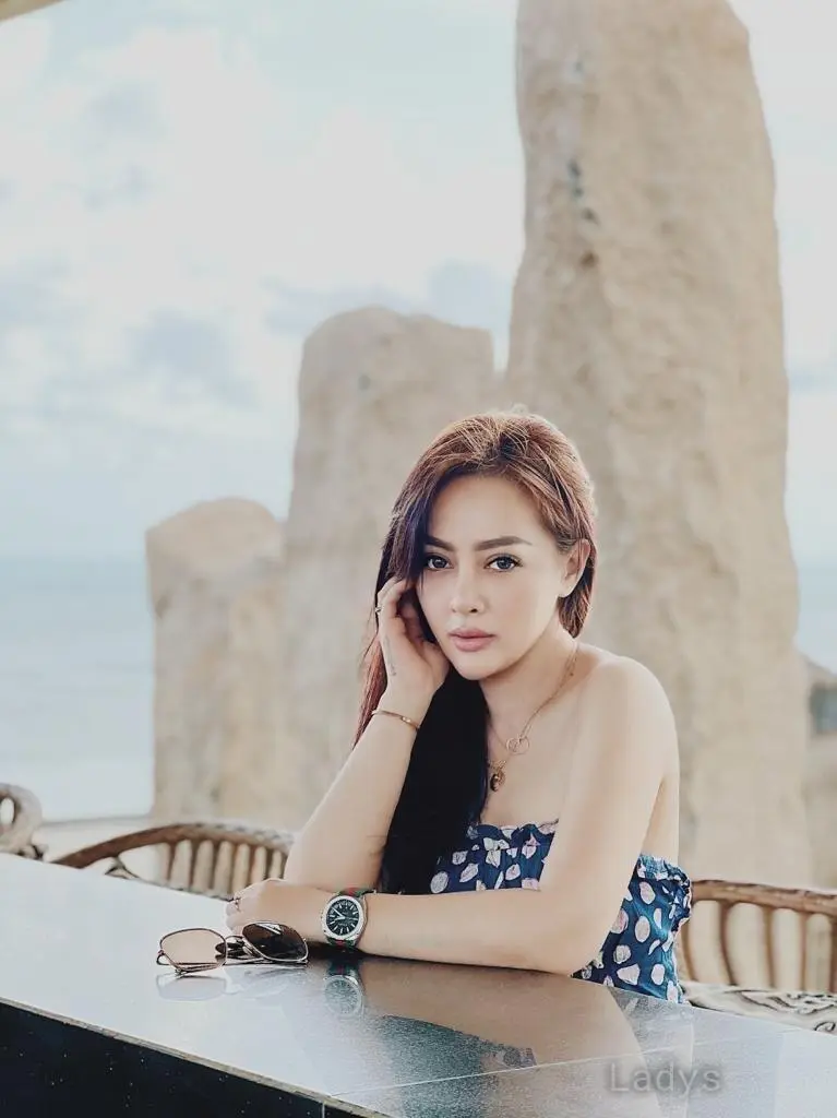 Grace, 26 years beautiful nude Kuala Lumpur escorts girl, height 158 sm, Weight kg