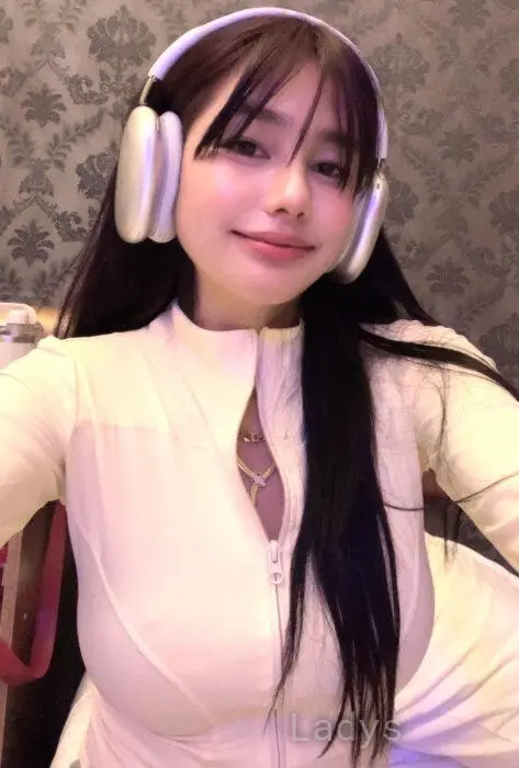Hyuna, 20 years beautiful nude Kuala Lumpur escorts girl, height 163 sm, Weight 48 kg