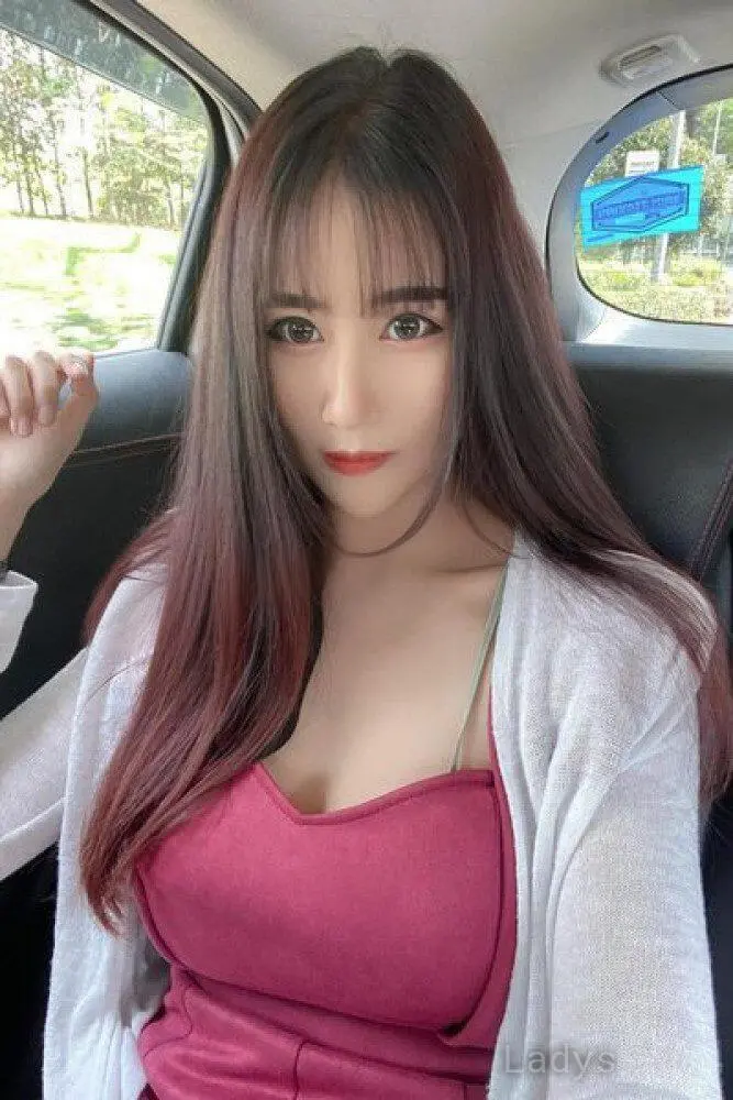 Mandy, 23 years beautiful nude Kuala Lumpur escorts girl, height 166 sm, Weight 55 kg